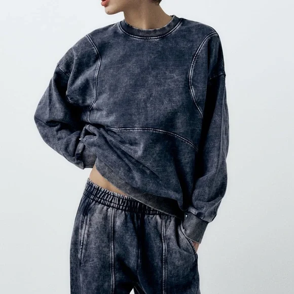 安心★関税込み★ZARA★WASHED-EFFECT PLUSH SWEATSHIRT WASHED EFFECT TEXT PLUSH SWEATSHIRT - Anthracite grey | ZARA